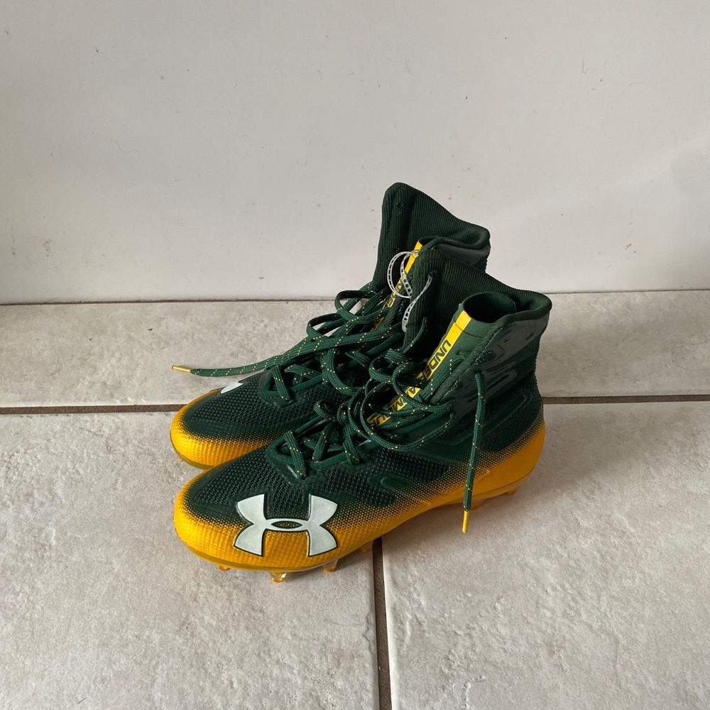 Under Armour Women’s Green and Yellow Cleats Size 7
